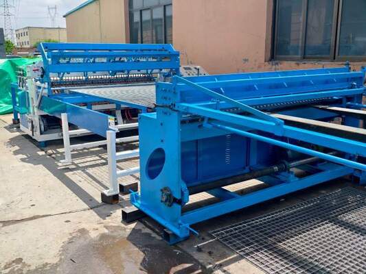 Panjang Pagar 3m Ukuran Mesh 50 * 200mm Mesin Las Pagar Mesh