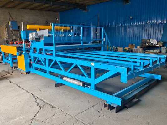 Rebar Ukuran 4-8mm Pneumatic Pengelasan 6m panjang Wire Mesh Mesin Pengelasan